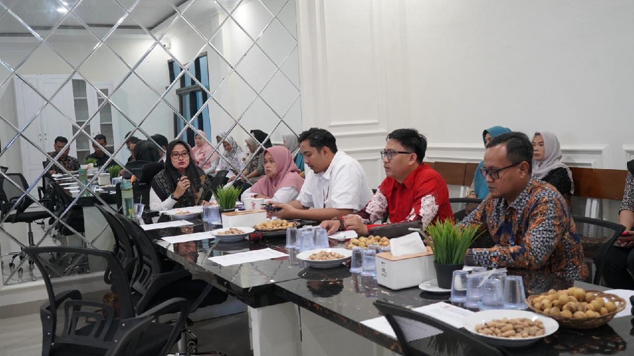 Kepala Diskopdag Silaturahmi dan Temu Kemitraan Dengan Pimpinan Perbankan di Lampung Barat