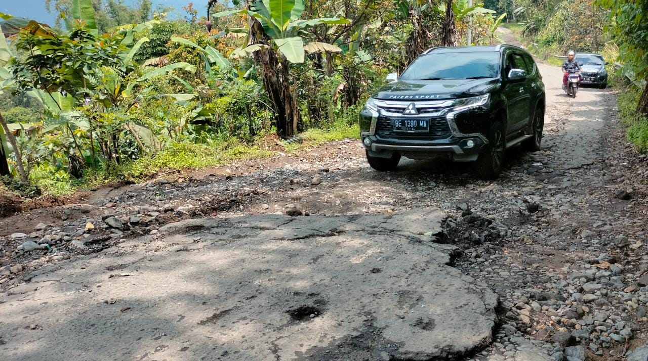 Rusak Berat, Dinas PUPR Anggarkan Rp370 Juta Tangani Ruas Jalan Pagardewa-Lombok