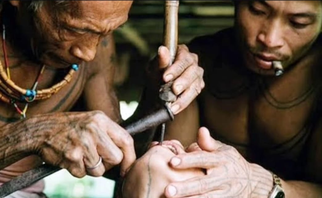 Tradisi Unik Meruncingkan Gigi di Suku Mentawai, Sumatera Barat