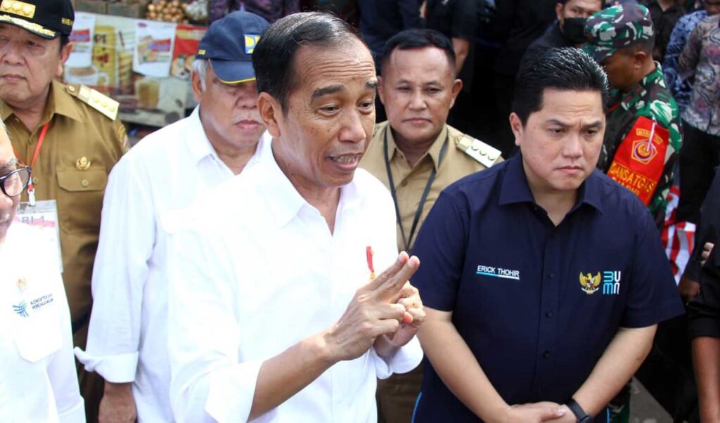 Bupati Lampung Selatan Dampingi Presiden Jokowi Bagi-bagi Sembako di Pasar Natar