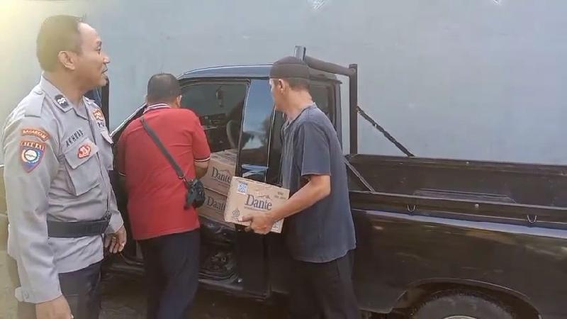 Binaan Meninggal Dunia, Bhabinkamtibmas di Bandar Lampung Aktif Berikan Bantuan Air Mineral