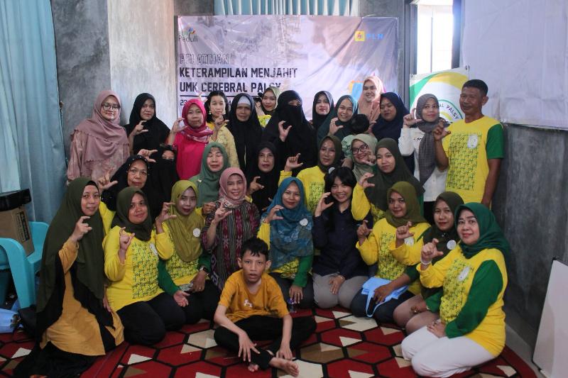 PLN Lampung Gelar Pelatihan Menjahit dan Wirausaha Komunitas Cerebral Palsy Lampung