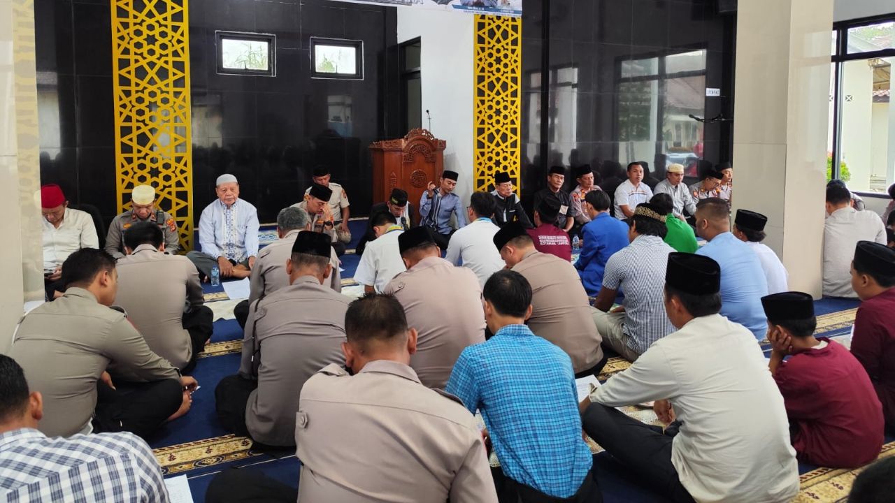 Polres Lampung Utara dan PMII Gelar Maulid Nabi Serta Pengajian Istighosah