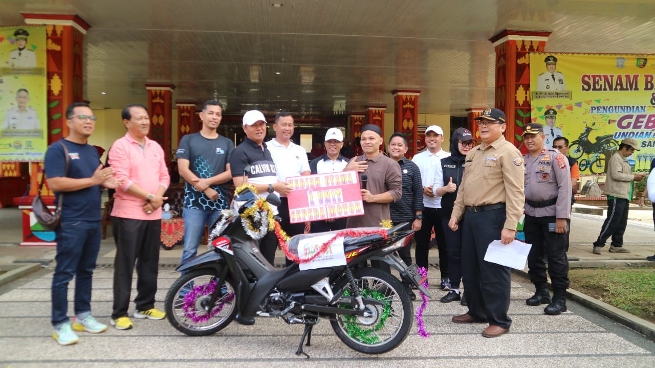 Samsat Liwa Undi Hadiah Motor untuk Warga Taat Pajak