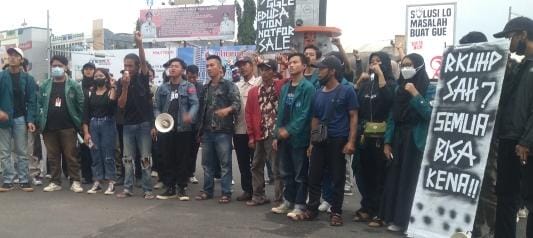 ALM dan P2KBL Kembali Gelar Aksi di Tugu Adipura