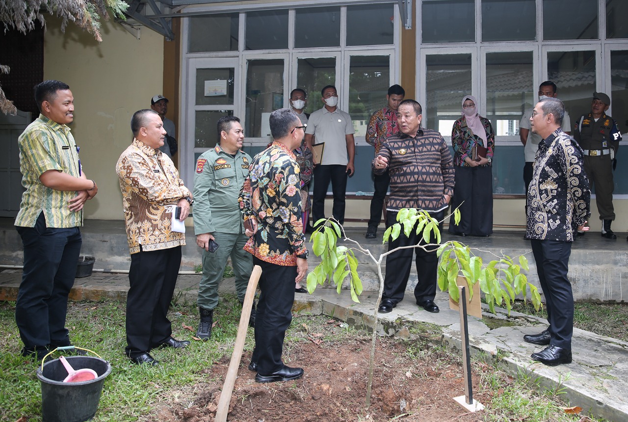 Berhasil Lakukan Pembinaan ke Penyuluh Kehutanan, Arinal Terima Penghargaan dari KLHK 