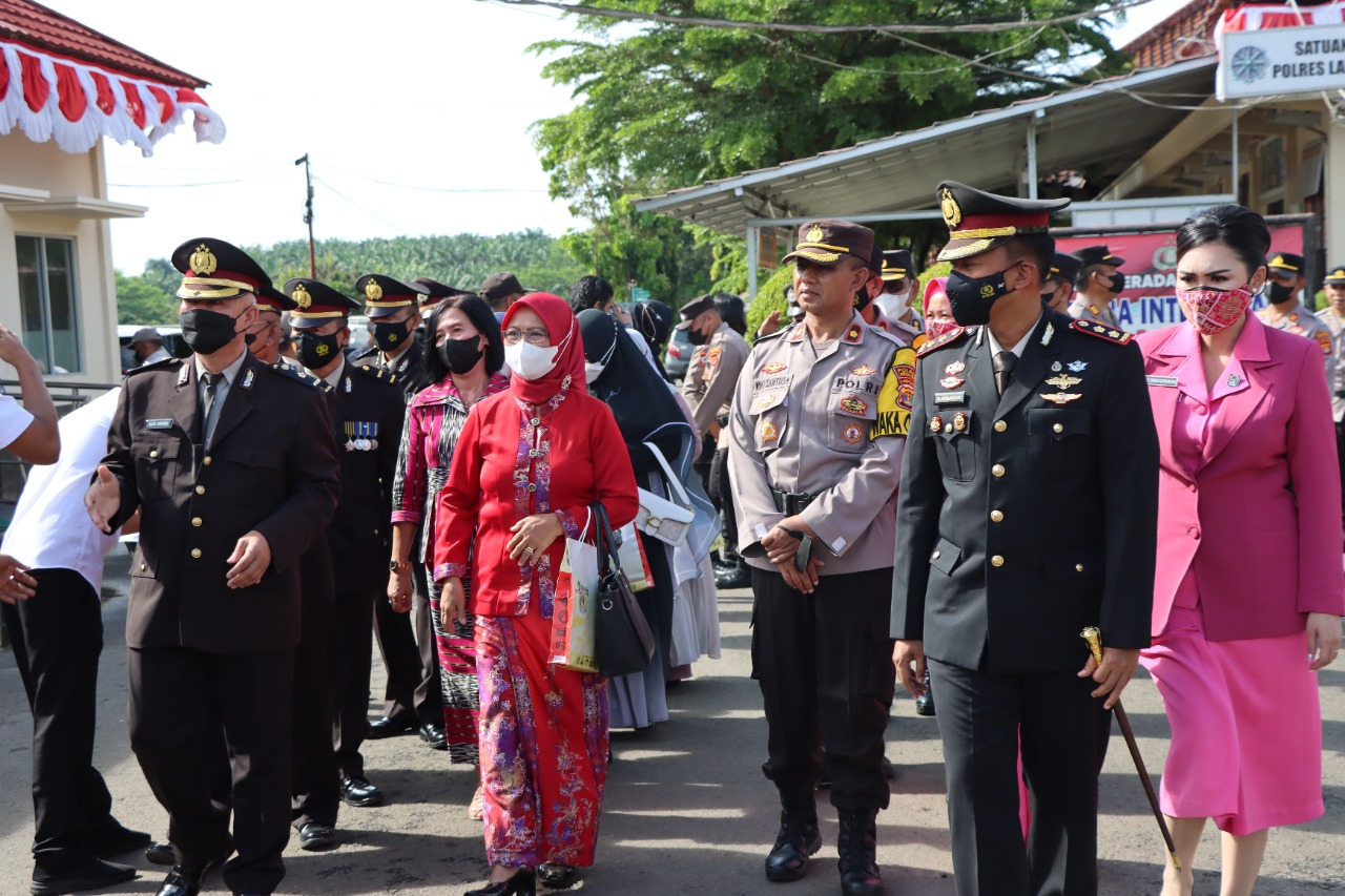 Kapolres Lampura Lepas 7 Personel Purnabakti