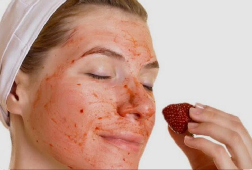 Rahasia Kulit Cerah Alami, Manfaat Stroberi untuk Perawatan Wajah Sehari-hari