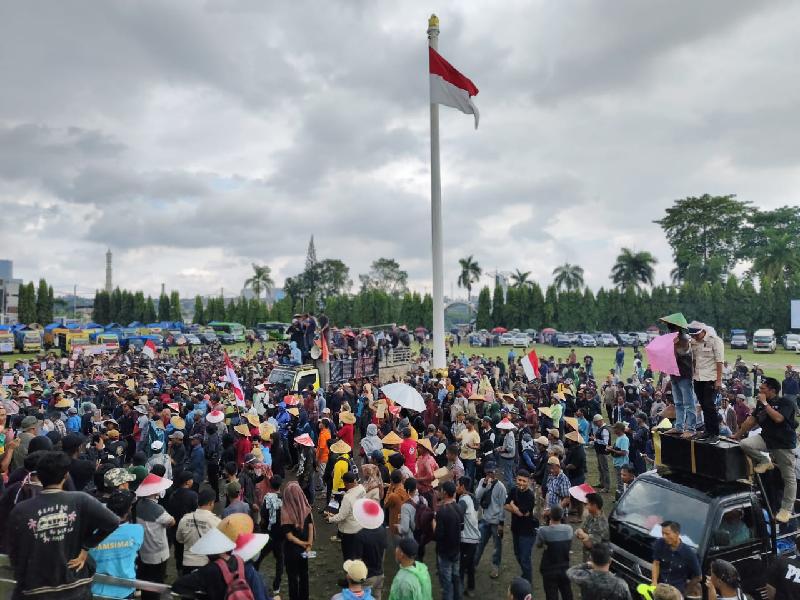 Ratusan Petani Singkong Gelar Aksi Tuntut Kenaikan Harga Sesuai Janji Gubernur Lampung