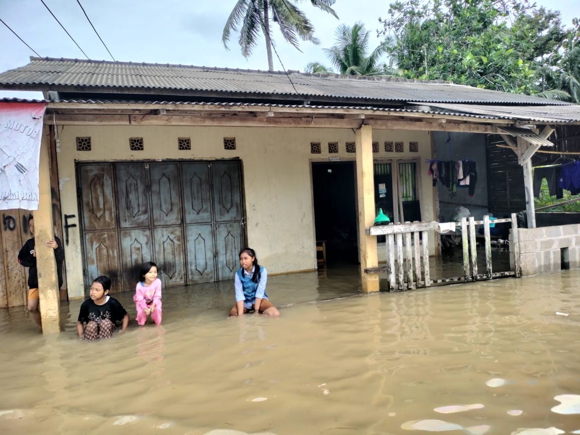 Akses Jalan Tersendat, Puluhan Rumah di Negeri Ratu Ngambur Terdampak Banjir
