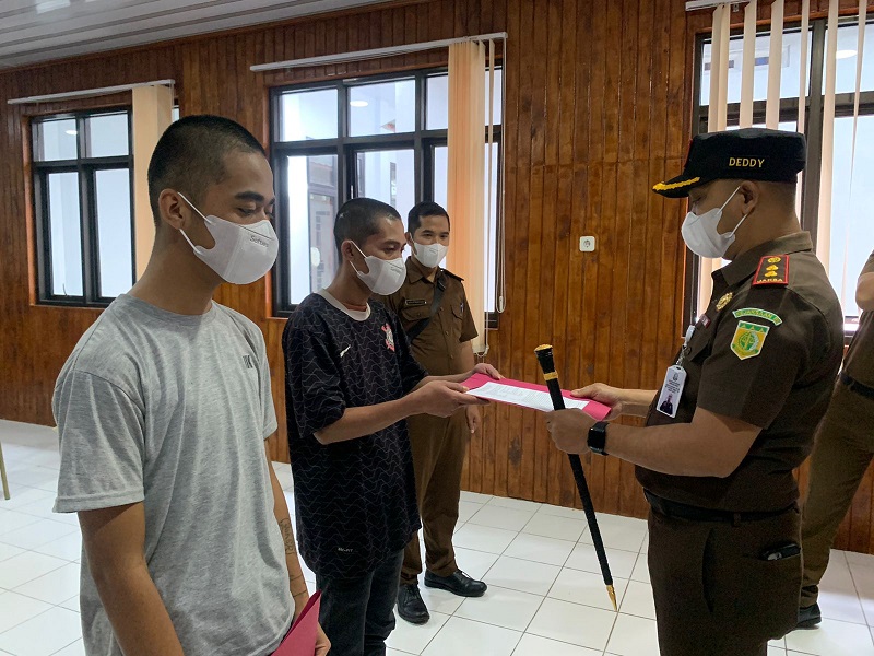 Restorative Justice, Penuntutan Dua Terdakwa Dihentikan Kejari Lambar