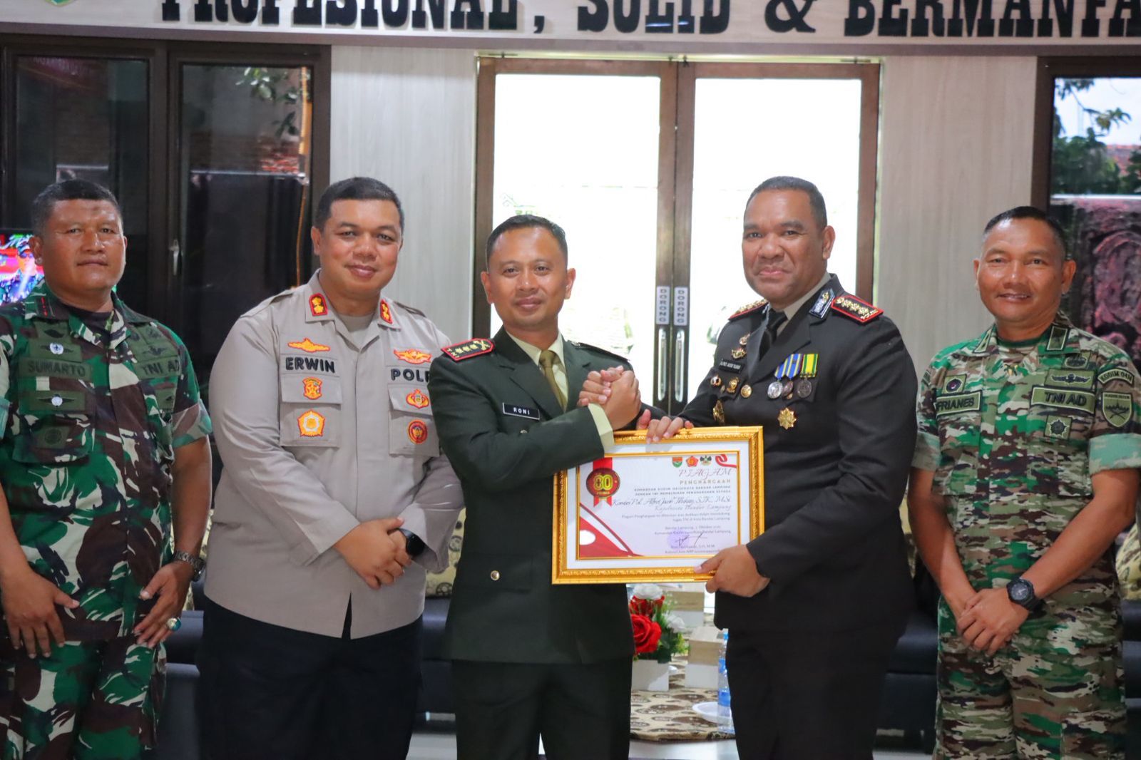 HUT TNI ke-80, Kodim 0410 Beri Penghargaan kepada Polresta Bandar Lampung