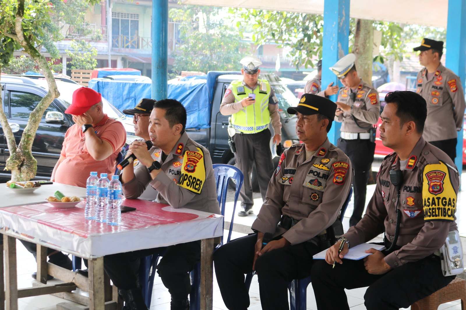 Perdana Setelah Resmi Menjabat, Kapolres Lampung Barat Temui Warga di Terminal Liwa
