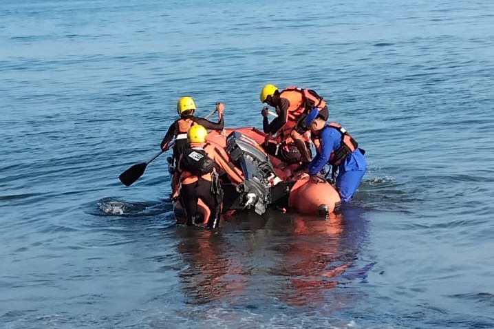 Pencarian Anggota Polres Pesisir Barat yang Hilang di Pantai Goa Matu Dilanjutkan