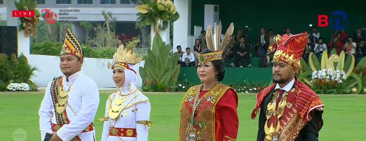 Pemenang Busana Adat Terbaik Peserta Upacara di IKN Dapat Hadiah Sepeda dari Presiden Jokowi