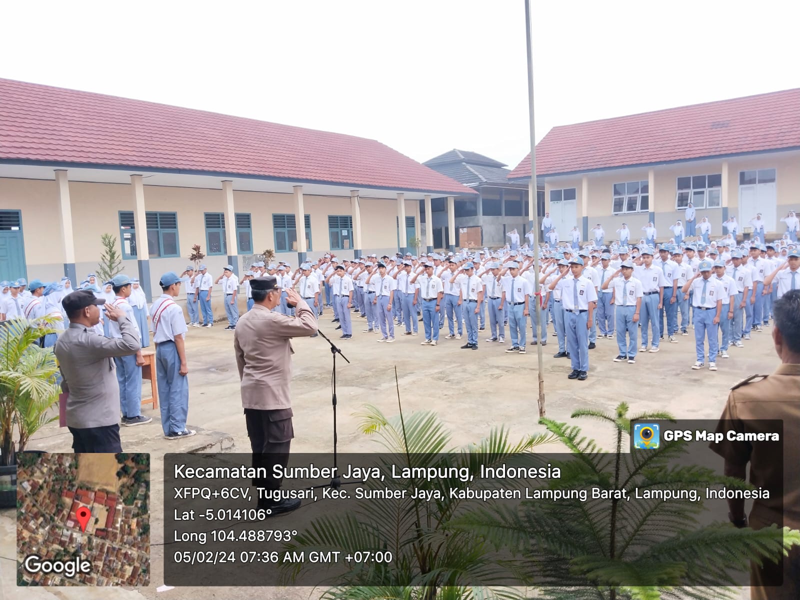 Upacara Bendera di SMAN 1 Sumber Jaya, AKP Rekson Syahrul Sampaikan Amanat Kapolda Lampung