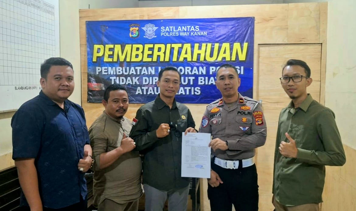 Mobil Rusak Parah Dihantam Ban Serep Truk Batubara, Ketua IWO Lampung Lapor Polisi