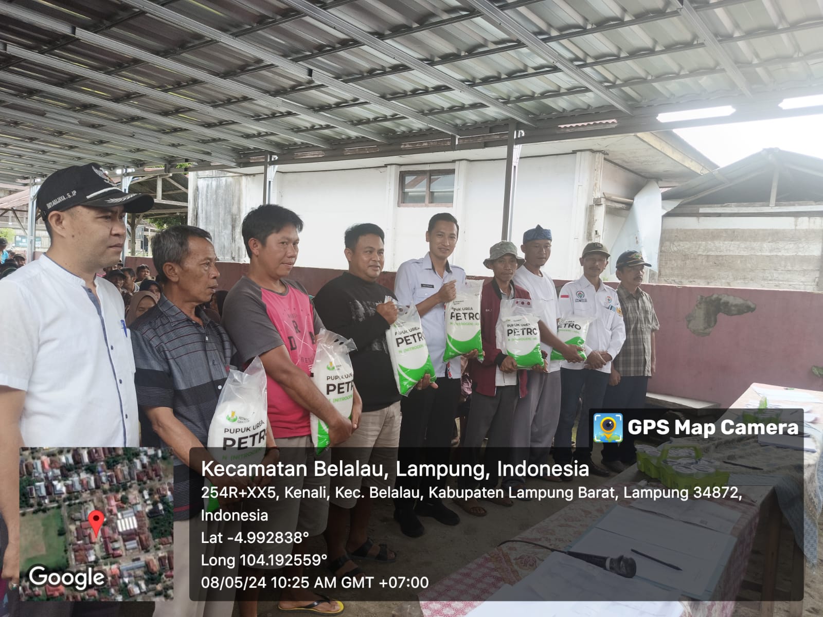 Lewat Program Ketahanan Pangan, Pekon Kenali Bagikan Bantuan Pupuk Urea