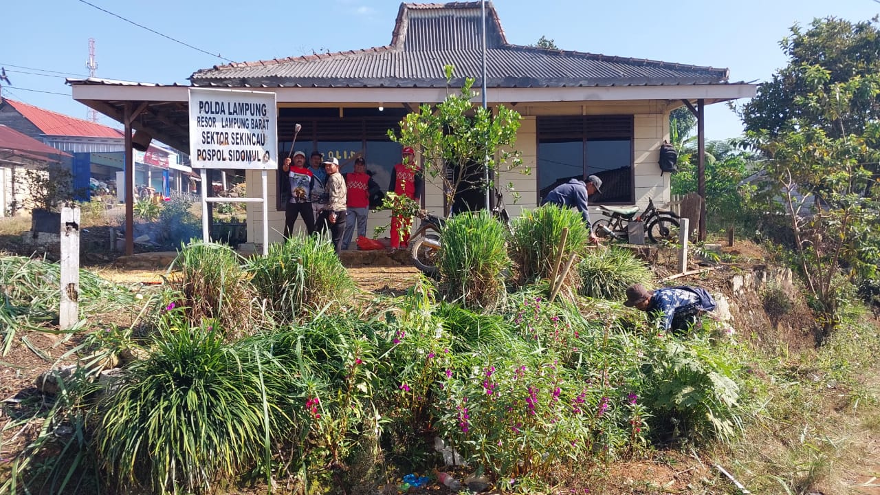 Sambut HUT RI Ke-79 Pekon Sidomulyo Gelar Jumat Bersih Terpusat di Pospol 