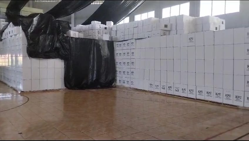 KPU Lampura Pastikan H-1 Pemilu 2024 Logistik Tiba di Seluruh TPS