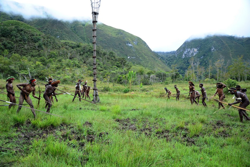 Rekonstruksi Perang di Lembah Baliem: Jejak Budaya yang Terus Dihidupkan