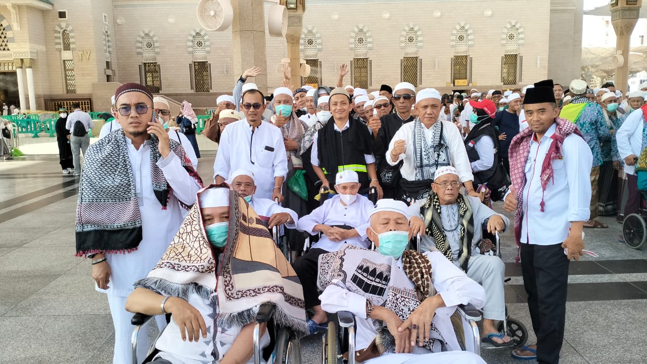 Jemaah Haji Lampung Barat Kloter 47 JKG Berada di Raudhah, Taman Surga Tempat Mustajabnya Do’a !