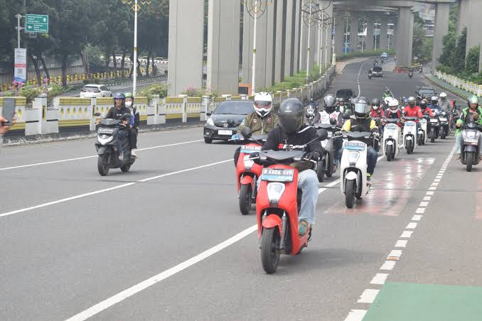 Eco-Ride: Gaya Hidup Baru Anak Muda dengan Motor Tanpa Emisi