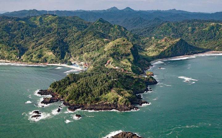 Pantai Menganti, Surga Tersembunyi di Selatan Kebumen