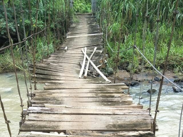 Jembatan Gantung Nyaris Putus, Aktivitas Warga Kampung Juku Batu Tersendat