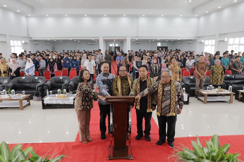 Pj Gubernur Samsudin Jadi Keynote Speaker Seminar Kependudukan di Itera, Sekaligus Luncurkan Population Clock