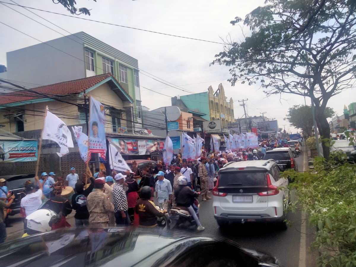 Daftar KPU, RMD-JIHAN Diantar Arak-arakan Kesenian Tradisional