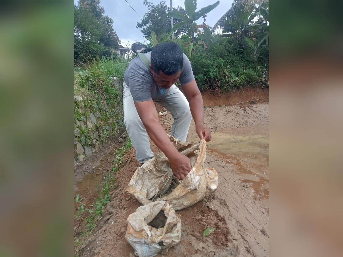 Kolam Pekon Ditebar Pecahan Beling, Peratin Mekar Jaya Geram 