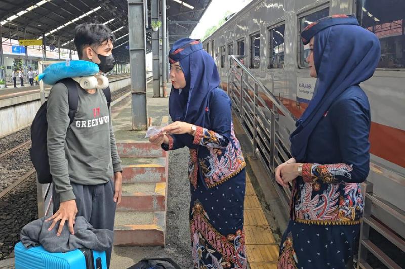 Selama Libur Waisak, KAI Divre IV Tanjung Karang Layani 15.930 Penumpang