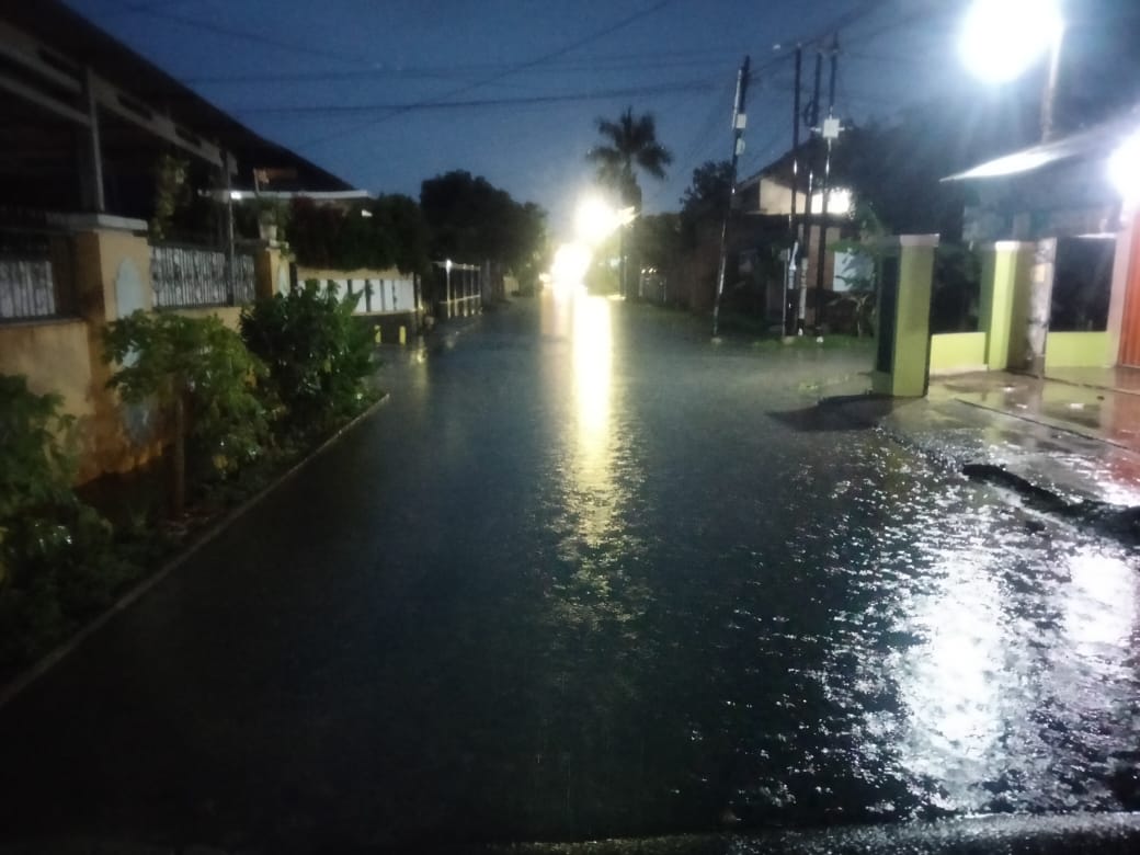 Bandar Lampung Diguyur Hujan Deras, Sejumlah Titik di Sukarame Tergenang Banjir