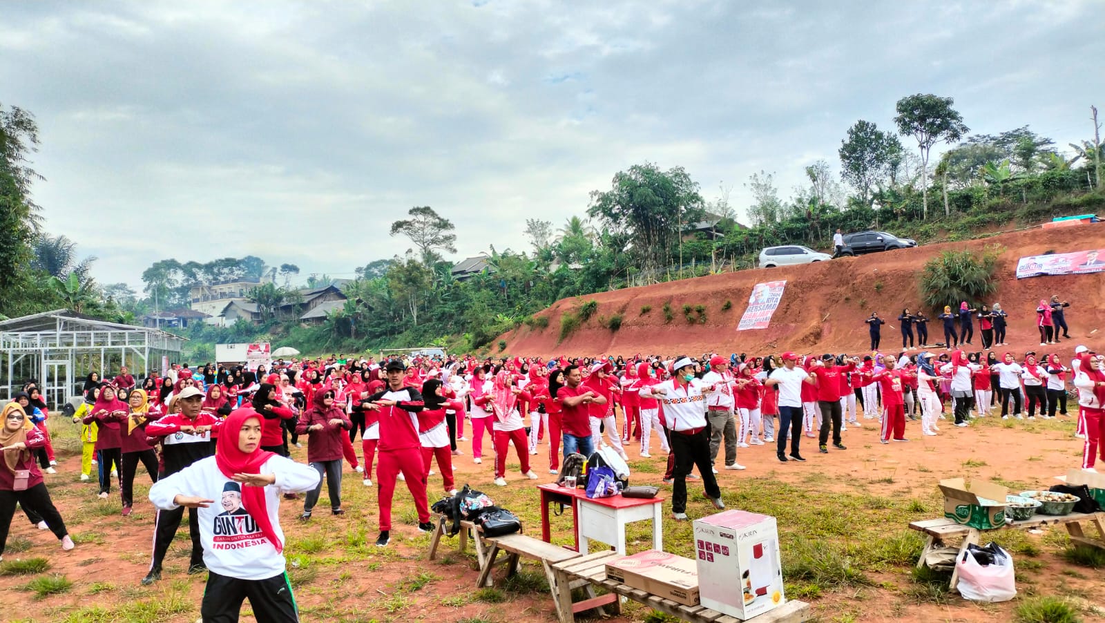 Relawan Ganjar Gelar Senam Bersama Masyarakat Kabupaten Lambar di Way Tenong 