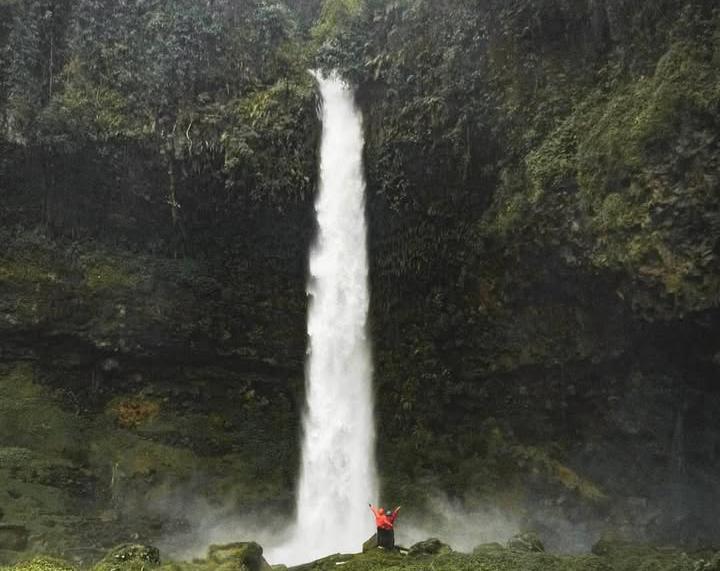 Curug Ciparay Tasikmalaya: Pesona Air Terjun Kembar yang Menantang Dijelajahi