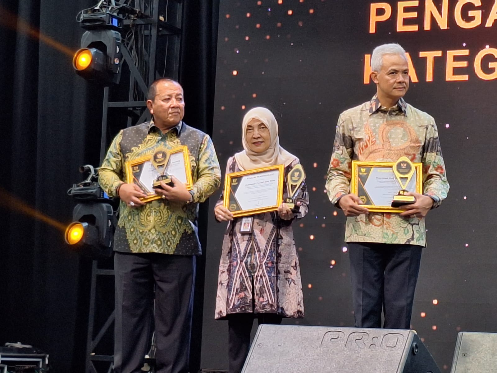 Gubernur Arinal Terima KUR Award dari Menko Perekonomian