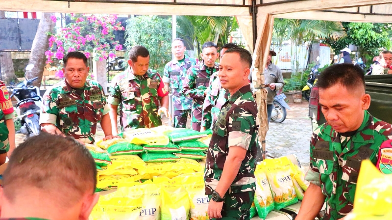 Babinsa Kemiling Sukses Jalankan Program Penjualan Beras Murah SPHP