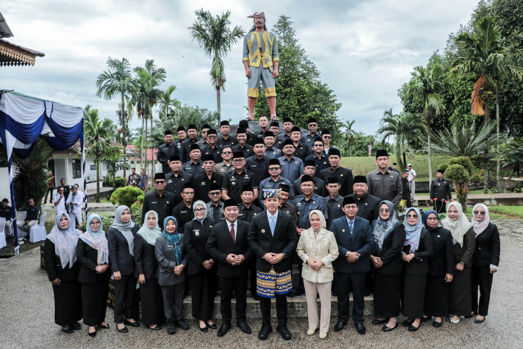 Bupati Egi Lantik Sekda di Makam Pahlawan, Tanda Komitmen Pengabdian
