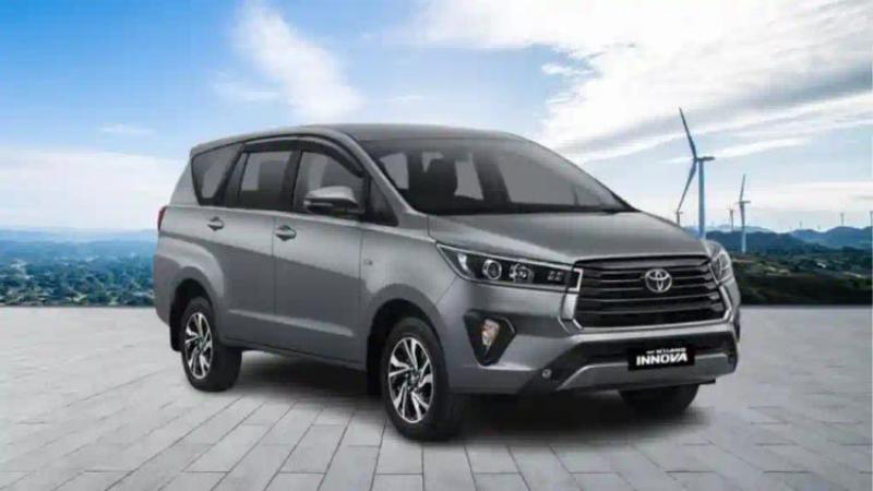 7 Perbedaan Antara Innova Reborn dengan Venturer, Mana yang Tepat Buat Anda? 