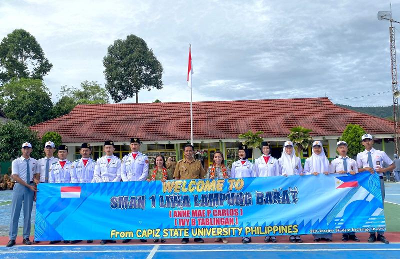 Dua Guru Asal Filipina Magang di SMAN 1 Liwa Selama Satu Bulan