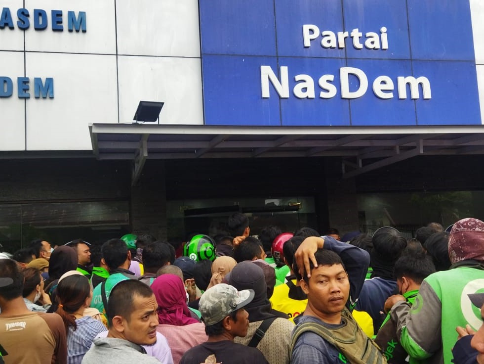 HUT ke-11, DPW NasDem Lampung Bagikan 20 Ribu Paket Beras   