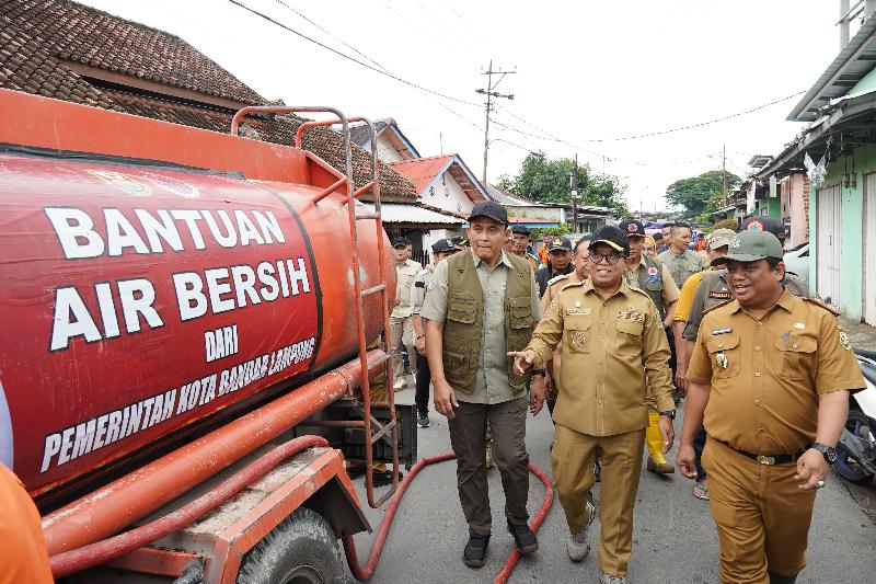 Tinjau Wilayah Terkena Banjir, Pj Gubernur Lampung Pastikan Penyaluran Bantuan Kepada Masyarakat Terdampak