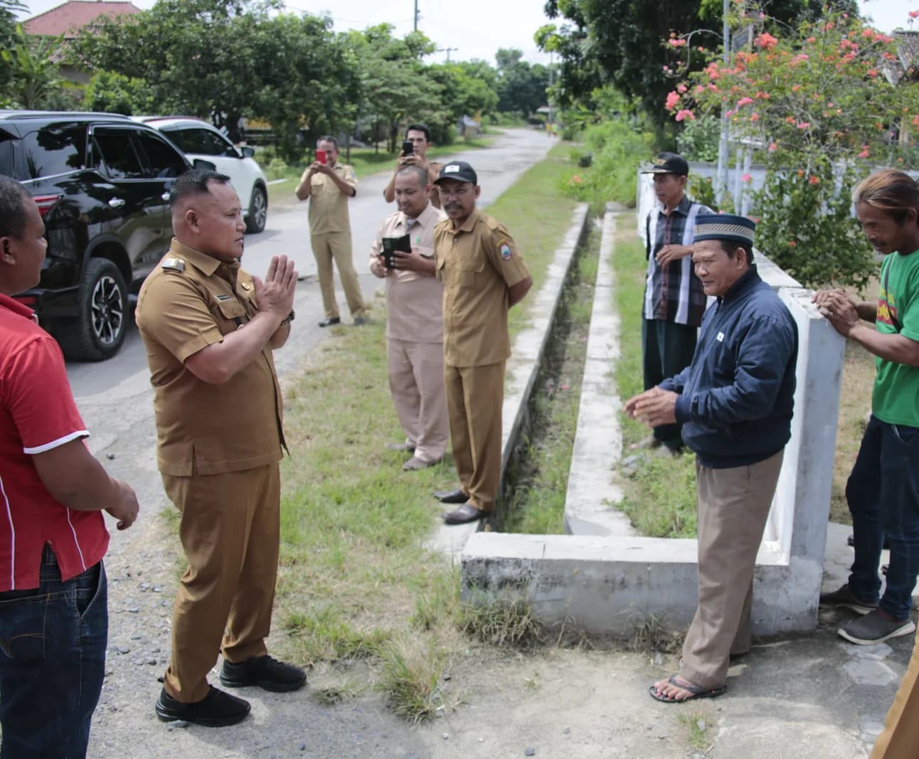 Bupati Nanang Ermanto Janji Perbaiki Jalan Rusak di Kalianda dan Palas Tahun Ini