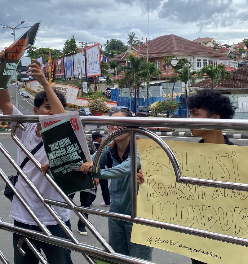 Tiga Warga Gelar Aksi Protes di Kantor Wali Kota, Meminta Penanganan Serius Masalah Banjir