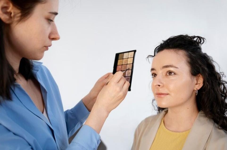 7 Eyeshadow Terbaik untuk Riasan Mata Mempesona Tahun Ini