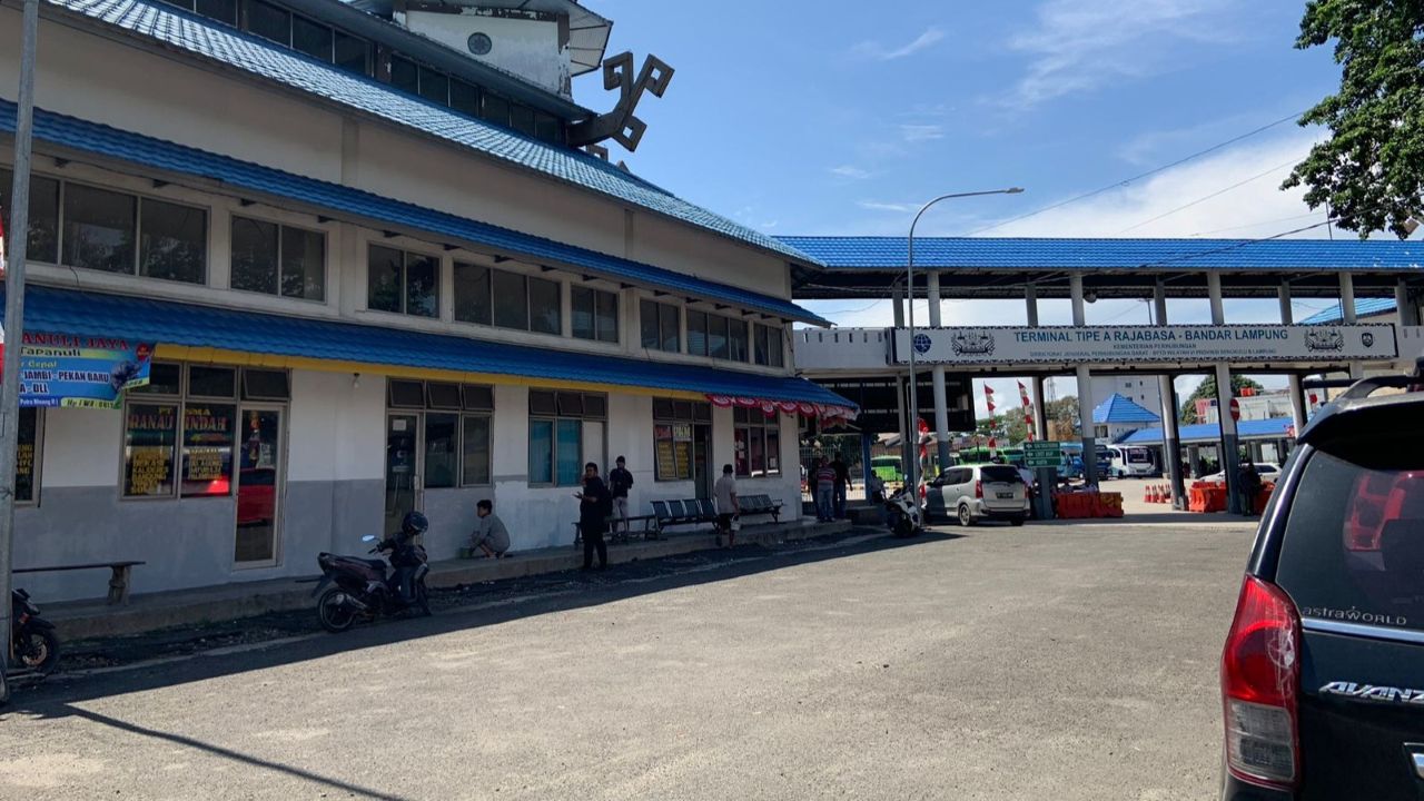 Dugaan Arogansi Oknum Disorot, Pengunjung Terminal Rajabasa Resah