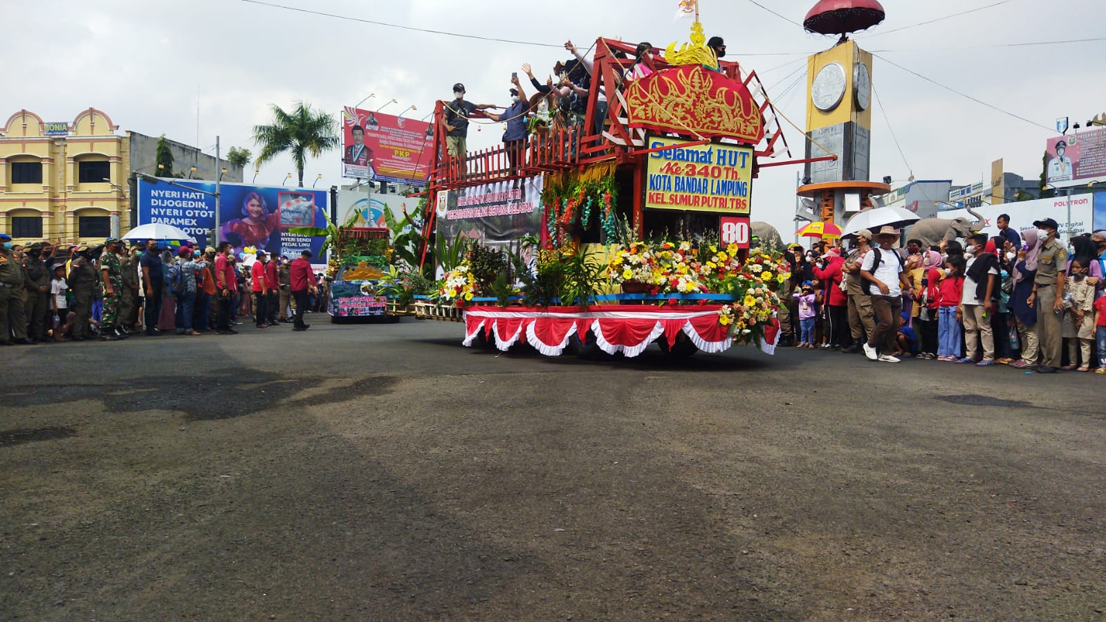 Festival Mobil Hias dan Parade Budaya Nusantara Berlangsung Meriah