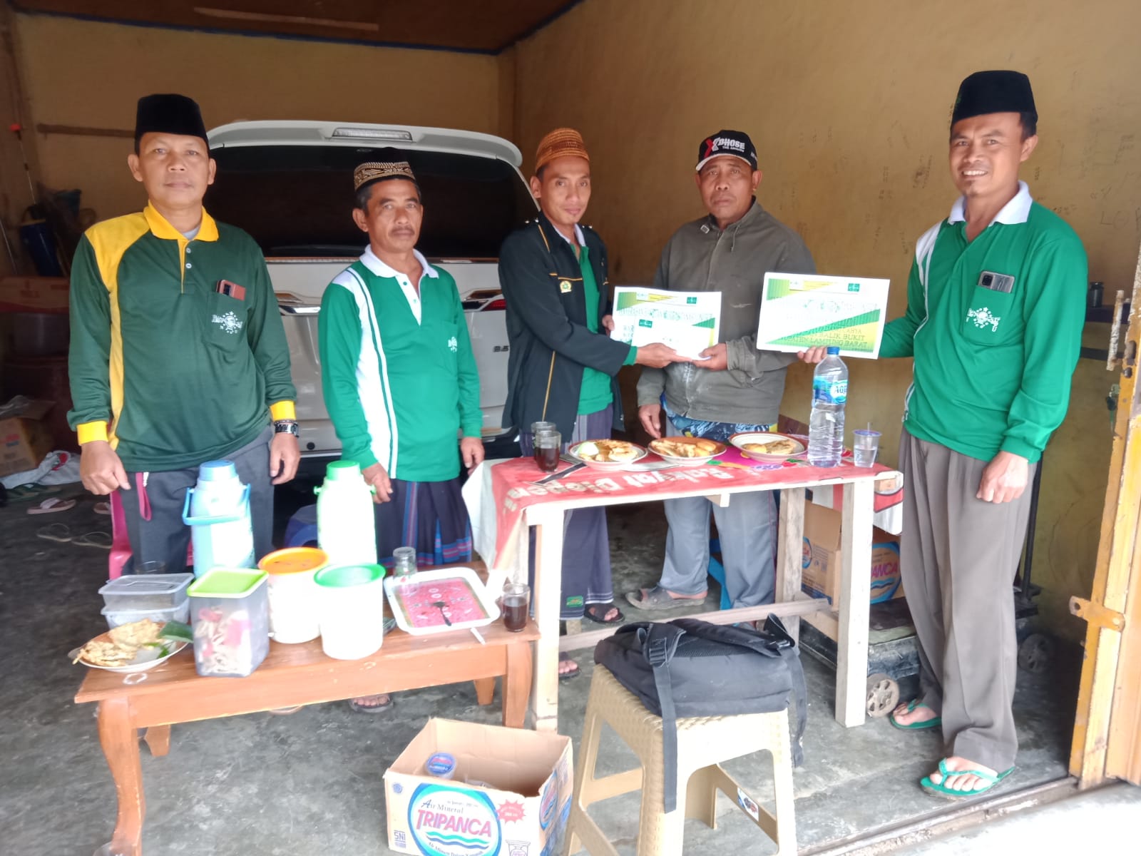 LAZISNU Balik Bukit Bantu Korban Longsor dan Warga Sakit Stroke 