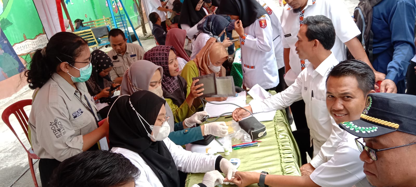 Pengunjung Serbu Pelayanan Kesehatan di Musrenbang Kecamatan Waytenong 
